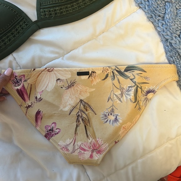 Triangl bikini bottoms-medium top-small - Picture 2 of 3